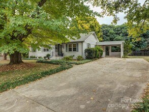 2016 Wedgedale Dr in Charlotte, NC - Building Photo - Building Photo