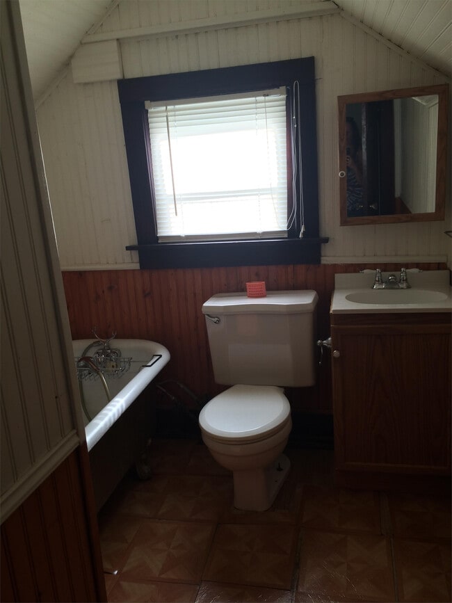 208 Lindale Ave in Waterloo, IA - Building Photo - Building Photo