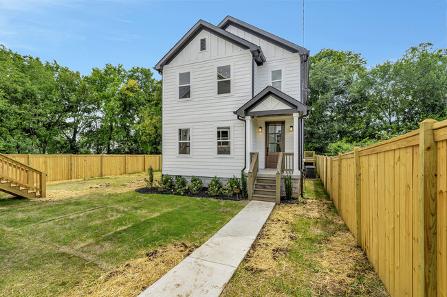 1739 14th Ave N in Nashville, TN - Building Photo - Building Photo