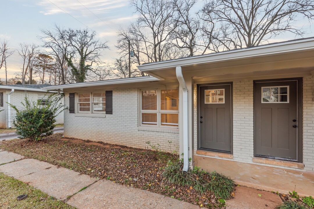 307 Springdale Dr in Lagrange, GA - Foto de edificio