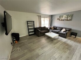 4961 River Glen Dr in Las Vegas, NV - Building Photo