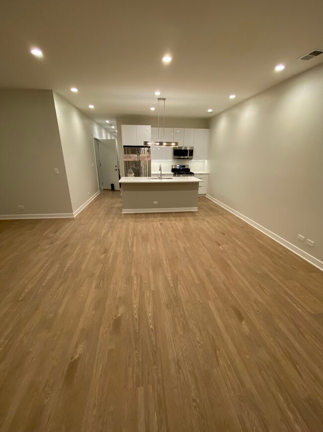 3348 N Ashland Ave, Unit 3