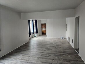 2004 Adams Ave in La Grande, OR - Building Photo - Building Photo