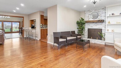 120 Promenade Dr in Riverhead, NY - Building Photo - Building Photo