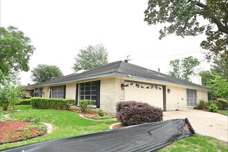 202 Coronation Dr in Houston, TX - Building Photo - Building Photo