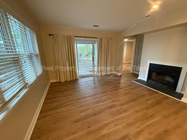 230 Oakwood Ct in Winston-Salem, NC - Building Photo - Building Photo