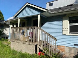 736 N Forest St in Bellingham, WA - Building Photo