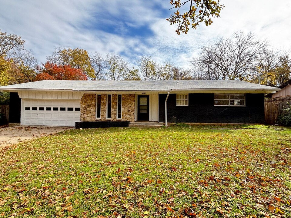 1008 Stuart Rd in Denton, TX - Foto de edificio