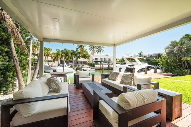 201 Knollwood Dr in Key Biscayne, FL - Building Photo - Building Photo