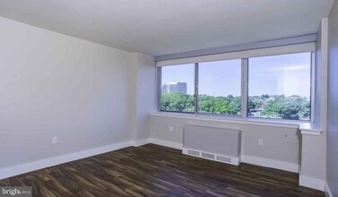 2200 Benjamin Franklin Pkwy in Philadelphia, PA - Building Photo - Building Photo