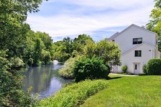 Putnam Green in Greenwich, CT - Building Photo - Building Photo