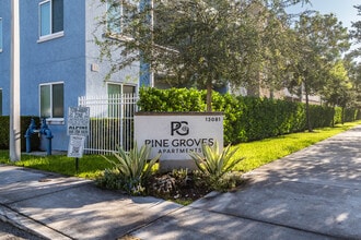 Pine Groves in Homestead, FL - Foto de edificio - Building Photo