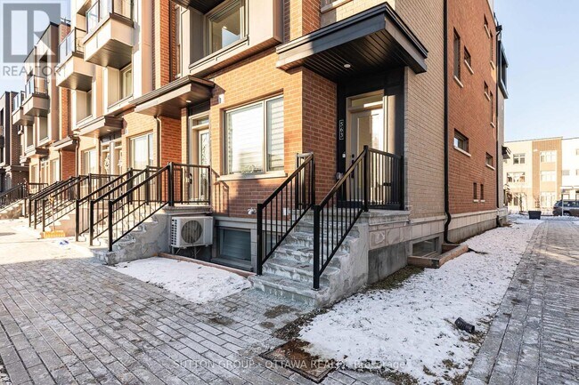 563 Takamose Private in Ottawa, ON - Building Photo - Building Photo