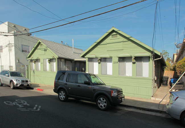 217-219 Strand St in Santa Monica, CA - Foto de edificio - Building Photo