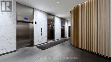 120 Varna Dr in Toronto, ON - Building Photo - Building Photo