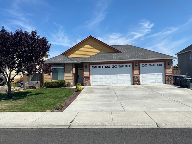 property at 525 S Glenmoor Dr