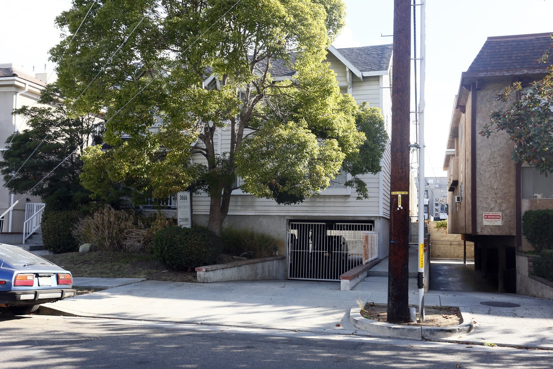 Clarington Apartments in Los Angeles, CA - Building Photo