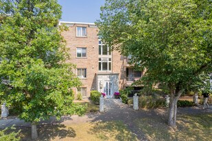 1420 Memorial Dr NW in Calgary, AB - Building Photo