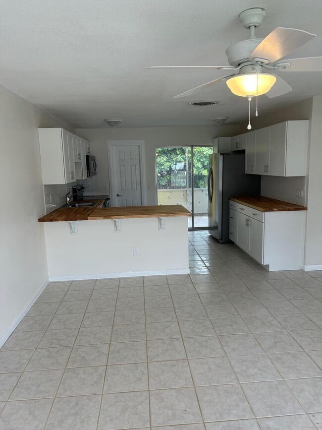 2180 NE Rustic Way in Jensen Beach, FL - Building Photo - Building Photo