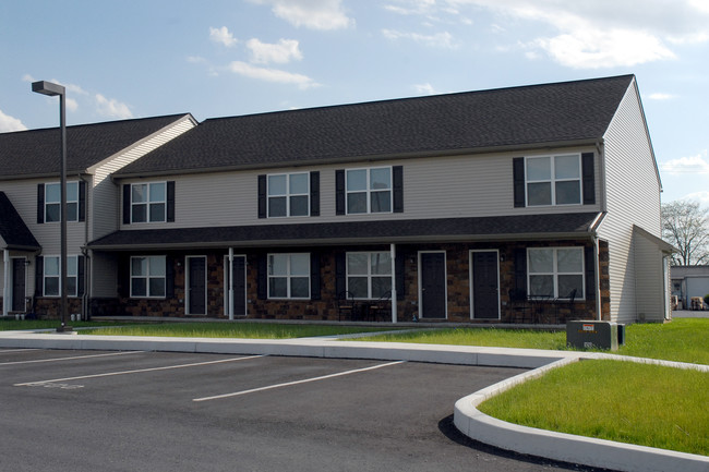 Grace Meadows Apartments in Palmyra, PA - Foto de edificio - Building Photo