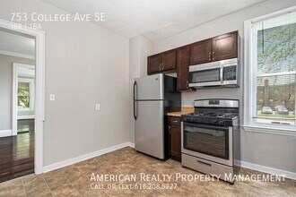 753 College Ave SE in Grand Rapids, MI - Building Photo - Building Photo