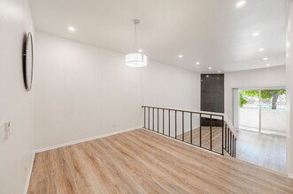 4655 Natick Ave, Unit 2 in Sherman Oaks, CA - Building Photo - Building Photo