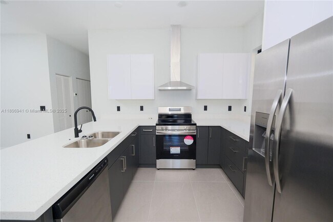 2224 Hope St in Hollywood, FL - Building Photo - Building Photo