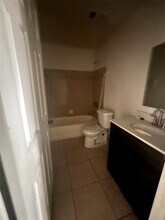 3976 Versailles Dr in Orlando, FL - Building Photo - Building Photo