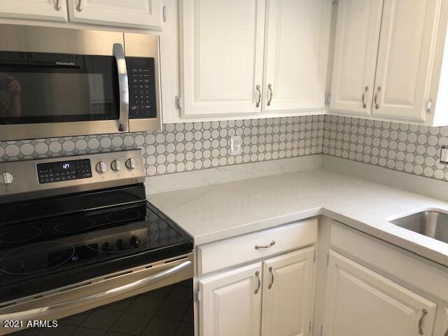 15402 N 28th St in Phoenix, AZ - Foto de edificio