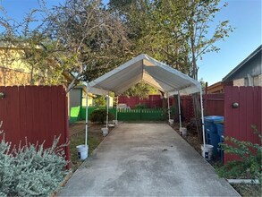 1026 Northcliff Dr in Portland, TX - Foto de edificio - Building Photo