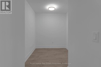 259 The Kingsway in Toronto, ON - Building Photo - Building Photo