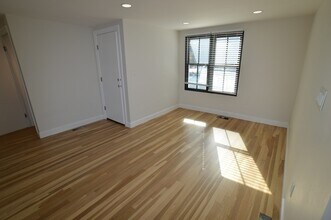 112 Lynde St in Melrose, MA - Building Photo - Building Photo