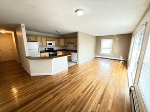 111 Lancaster St in Quincy, MA - Building Photo - Building Photo