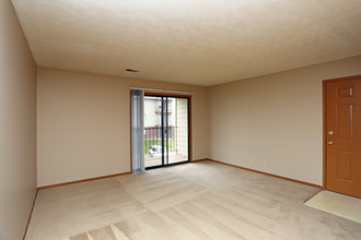 Southwinds Apartments in Bellevue, NE - Building Photo - Interior Photo