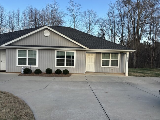 property at 936 W Liberty St