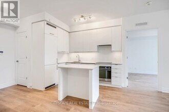 30-1330 Elm Dr W in Mississauga, ON - Building Photo - Building Photo