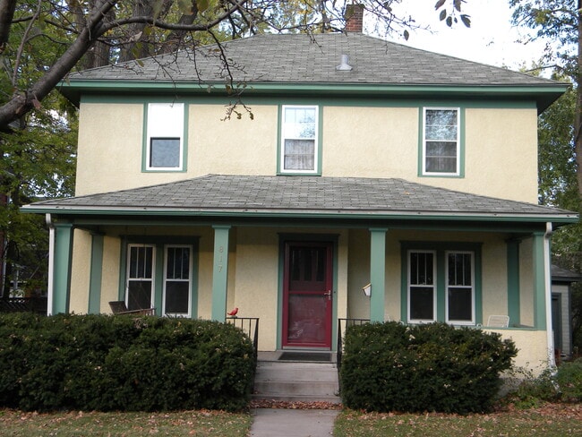 property at 817 7th St SE