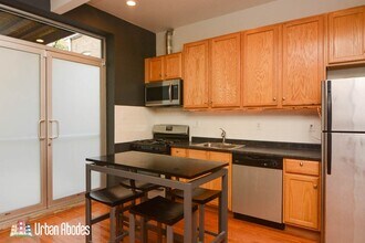 1450 W Blackhawk St, Unit 2C in Chicago, IL - Foto de edificio - Building Photo