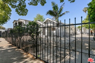 3915 S Budlong Ave in Los Angeles, CA - Building Photo - Building Photo