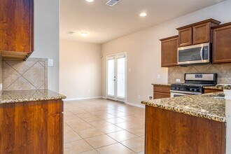 1906 Howth Ave in Houston, TX - Building Photo - Building Photo