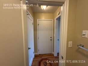 38919 Proctor Blvd in Sandy, OR - Building Photo - Building Photo