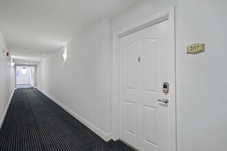 250 NE 3rd Ave, Unit 1207 in Delray Beach, FL - Building Photo - Building Photo