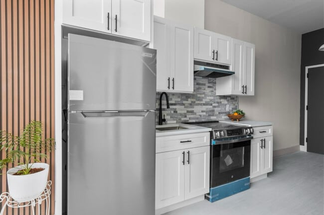 100 Jefferson Sq in Waterbury, CT - Building Photo - Building Photo