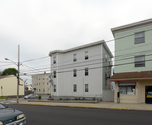 38-40 Beacon St in Central Falls, RI - Building Photo - Building Photo