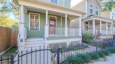 1045 W 16th St in Houston, TX - Building Photo - Building Photo