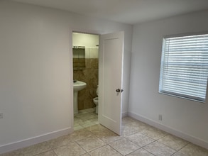 3191-319145 NW 45th St in Miami, FL - Building Photo - Building Photo