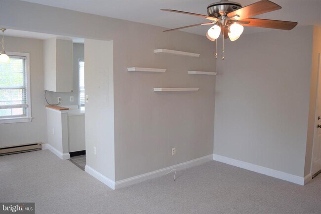 1806 W Abingdon Dr-Unit -302 in Alexandria, VA - Building Photo - Building Photo