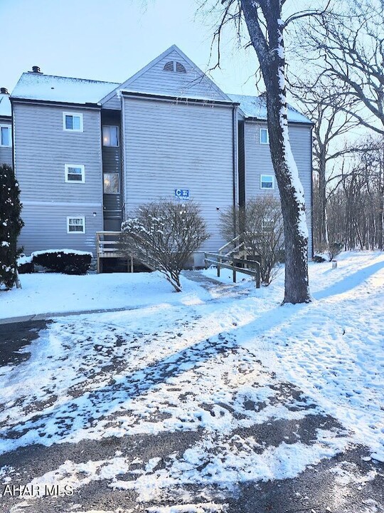 215 East Valley Point Lane in Claysburg, PA - Foto de edificio