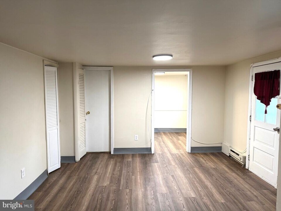 725 W Broad St in Quakertown, PA - Building Photo