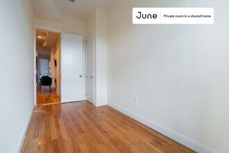 Private bedroom in 3 bed/2 bath Home in New York, NY - Building Photo - Building Photo